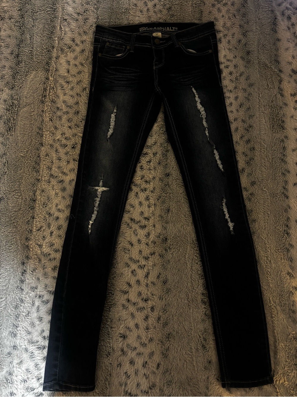 Distressed Skinny Jeans. Size 5 Never worn. new. - Picture 1 of 6